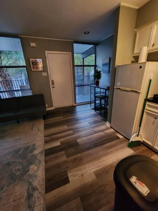 Appartement Blue Shark *W7* @ Montrose 1Br Private King Loft à Houston Extérieur photo