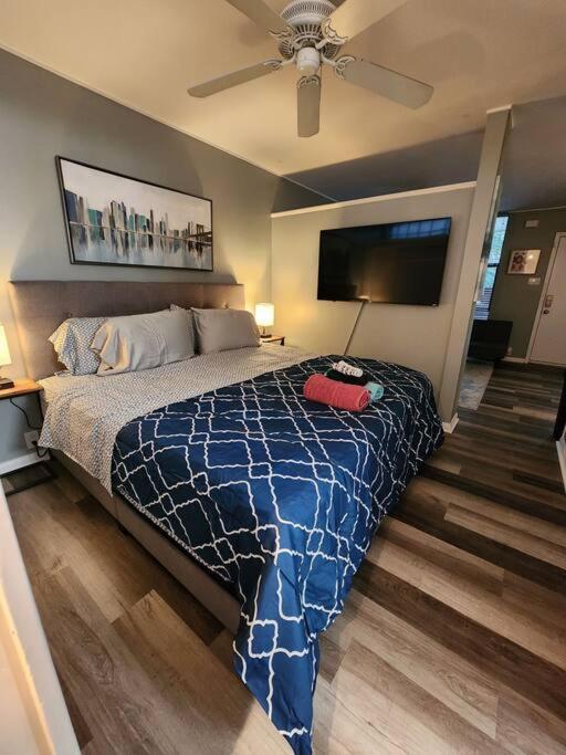 Appartement Blue Shark *W7* @ Montrose 1Br Private King Loft à Houston Extérieur photo